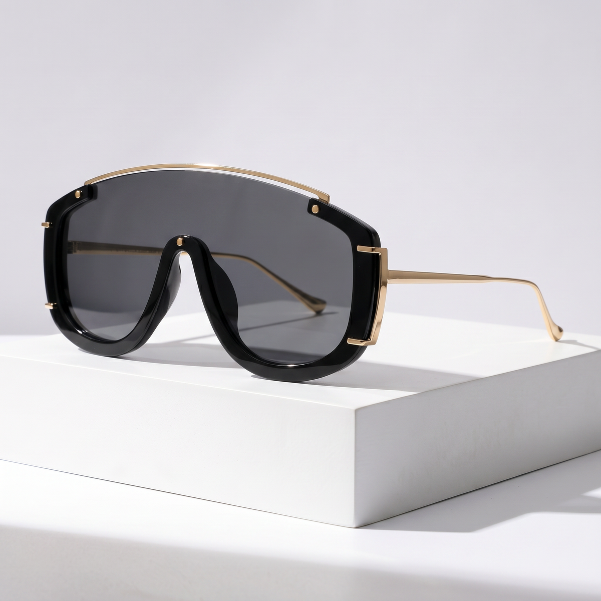 Vera Statement Sunglasses